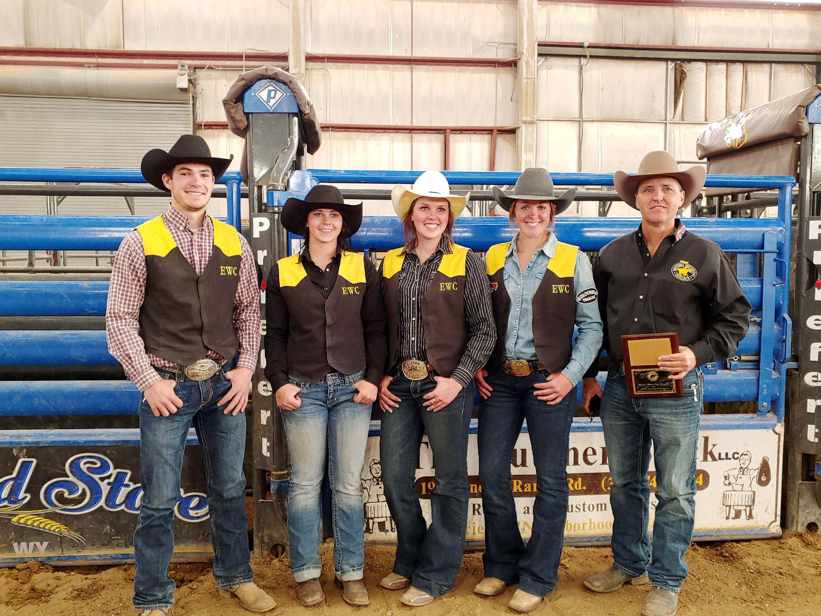 2019 CNFR qualifiers (left to right): Chadron Coffield, Karissa Rayhill, Brooke Glass, Jacey Thompson, and Coach Jake Clark.