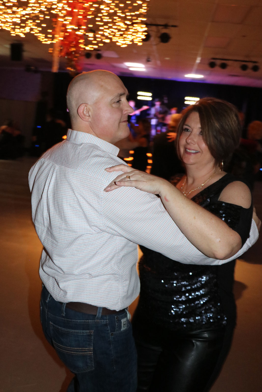 Sagebrush & Roses guests Doyle and Ronda Meyer enjoying some dancing to Tris Munsick and the Innocents