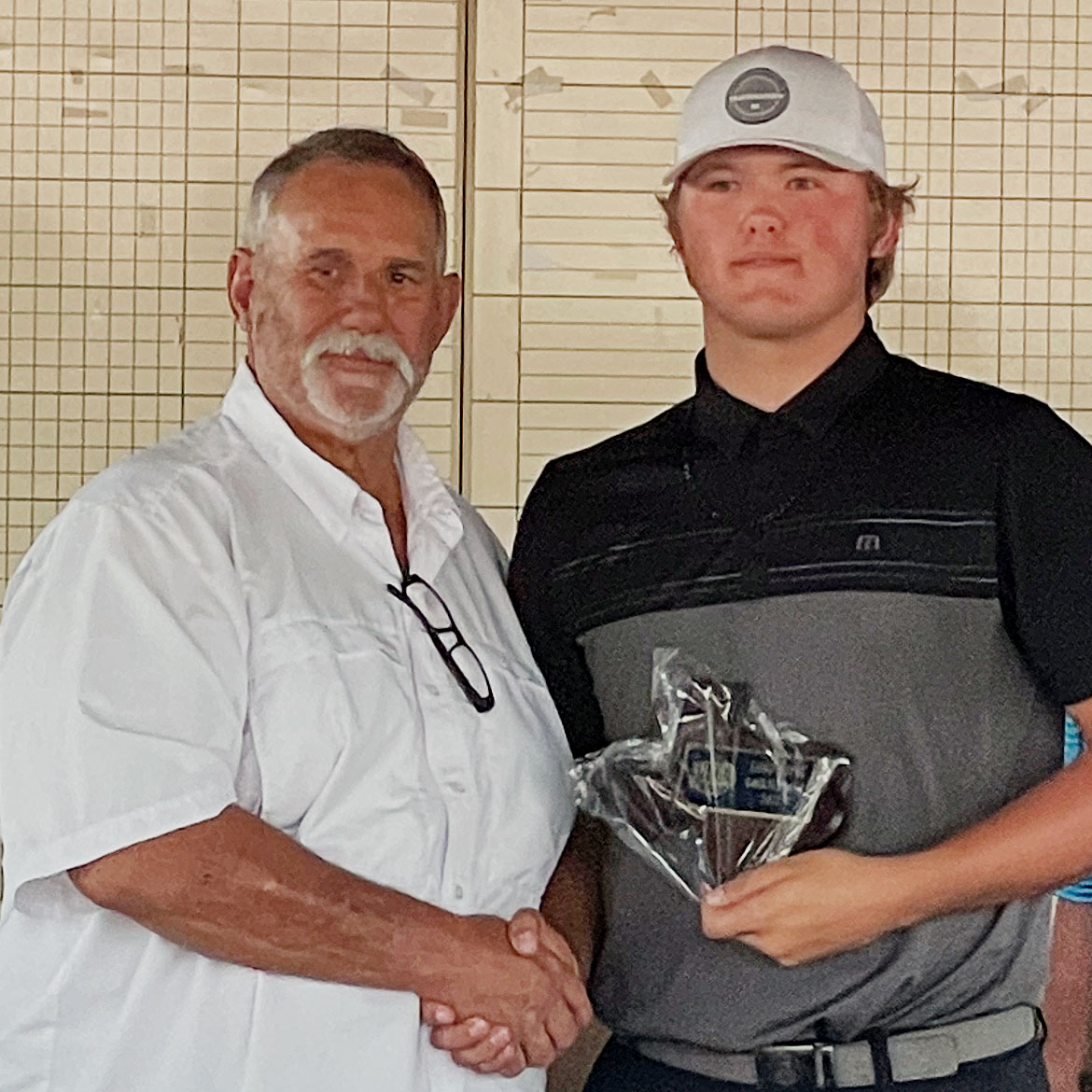 Remington Newell receiving his long drive award from David Johnson, President of the Golf Coaches Association of America for NJCAA